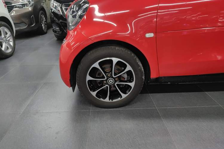 Used smart fortwo 2015 1.0L 52 kW Hardtop Passion Edition Exterior 4