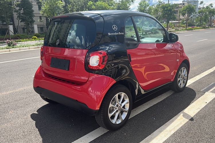 Used smart fortwo 2015 1.0L 52 kW hardtop Dynamic version Exterior 4