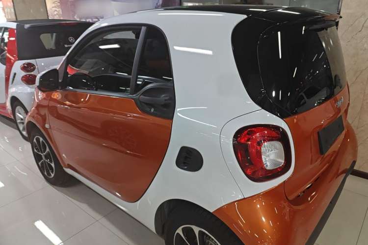 Used smart fortwo 2015 1.0L 52 kW Hardtop Passion Edition Exterior 5