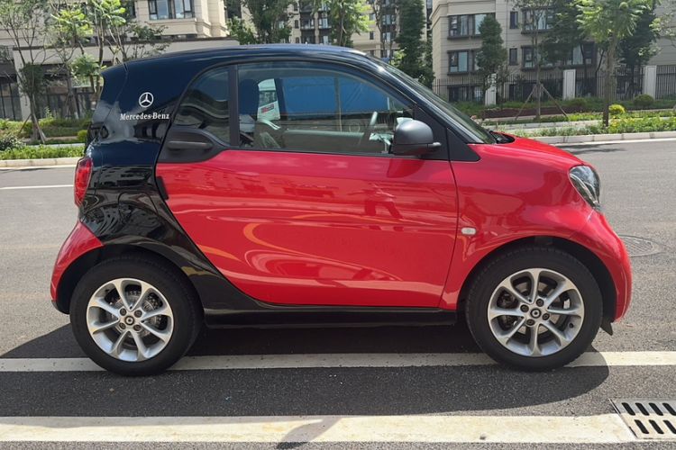 Used smart fortwo 2015 1.0L 52 kW hardtop Dynamic version Exterior 5