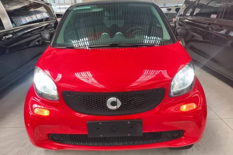 Used smart fortwo 2015 1.0L 52 kW hardtop Dynamic version Front
