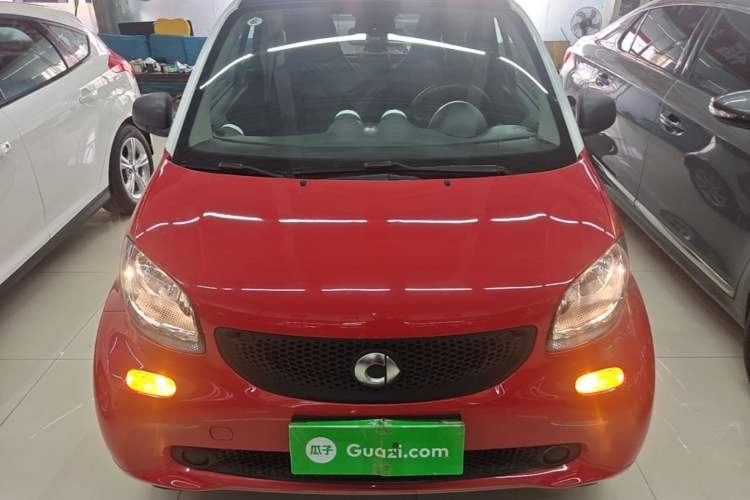 Used smart fortwo 2015 1.0L 52 kW hardtop Dynamic version Front