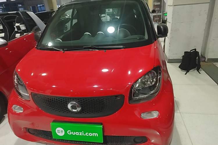 Used smart fortwo 2015 1.0L 52 kW hardtop Dynamic version Front