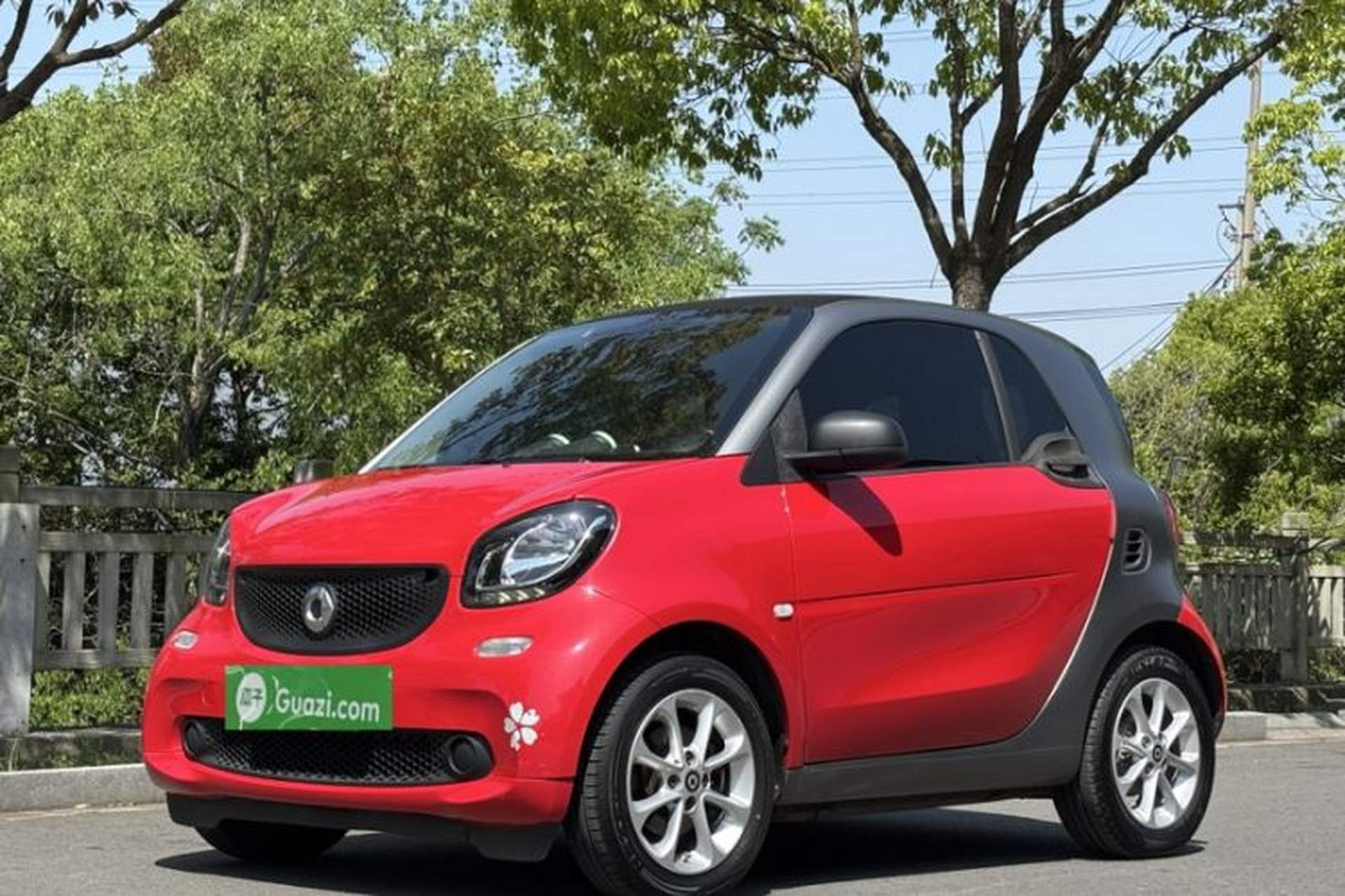 Used smart fortwo 2015 1.0L 52 kW hardtop Dynamic version Front Left 45 Deg