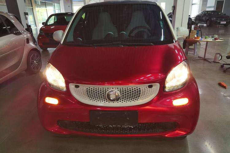 Used smart fortwo 2015 1.0L 52 kW hardtop Dynamic version Front