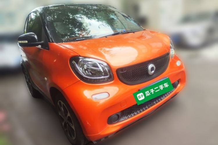 Used smart fortwo 2015 1.0L 52 kW Hardtop Passion Edition Front Right 45 Deg