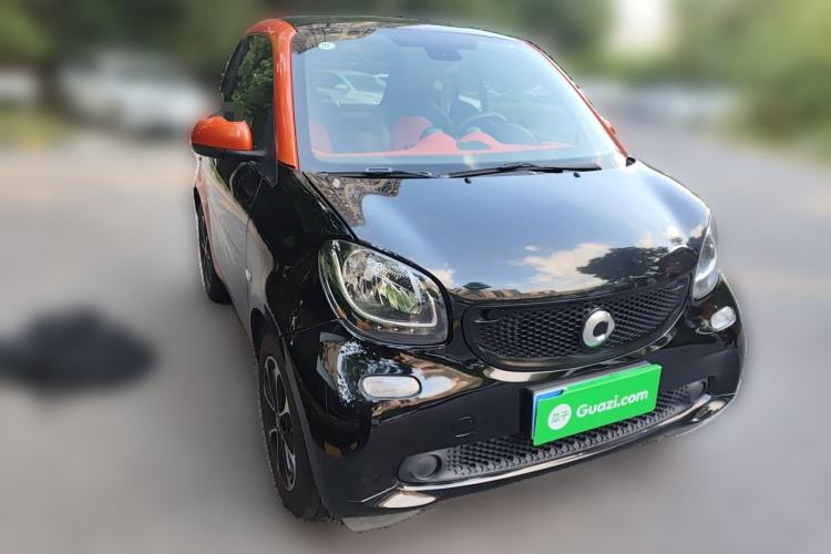 Used smart fortwo 2015 1.0L 52 kW Hardtop Passion Edition Front Right 45 Deg