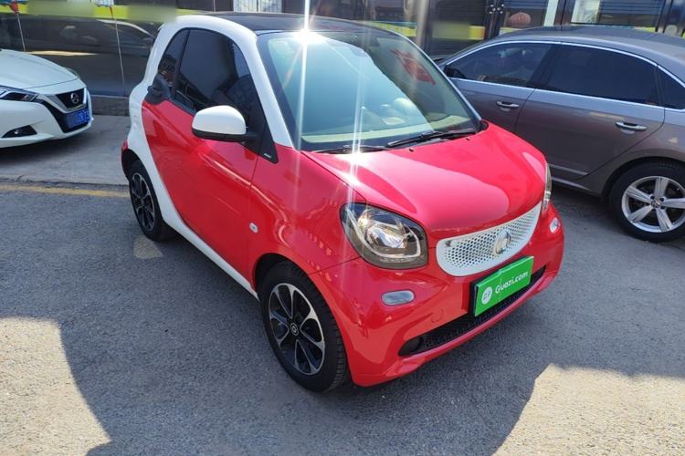 Used smart fortwo 2015 1.0L 52 kW Hardtop Passion Edition Front Right 45 Deg