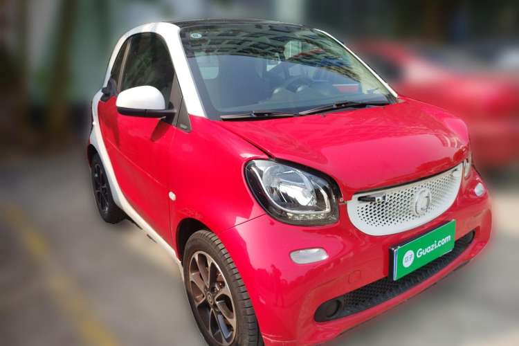 Used smart fortwo 2015 1.0L 52 kW Hardtop Passion Edition Front Right 45 Deg
