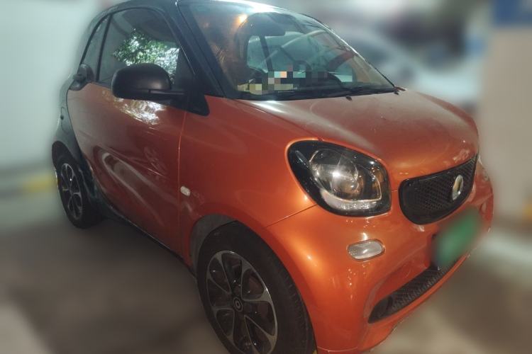 Used smart fortwo 2015 1.0L 52 kW Hardtop Passion Edition Front Right 45 Deg
