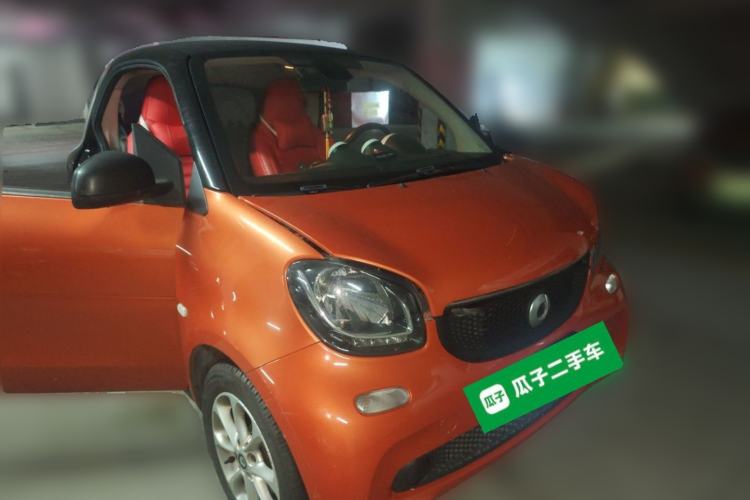 Used smart fortwo 2015 1.0L 52 kW hardtop Dynamic version Front Right 45 Deg