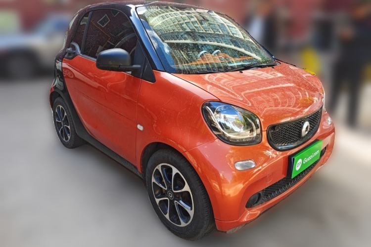 Used smart fortwo 2015 1.0L 52 kW Hardtop Passion Edition Front Right 45 Deg