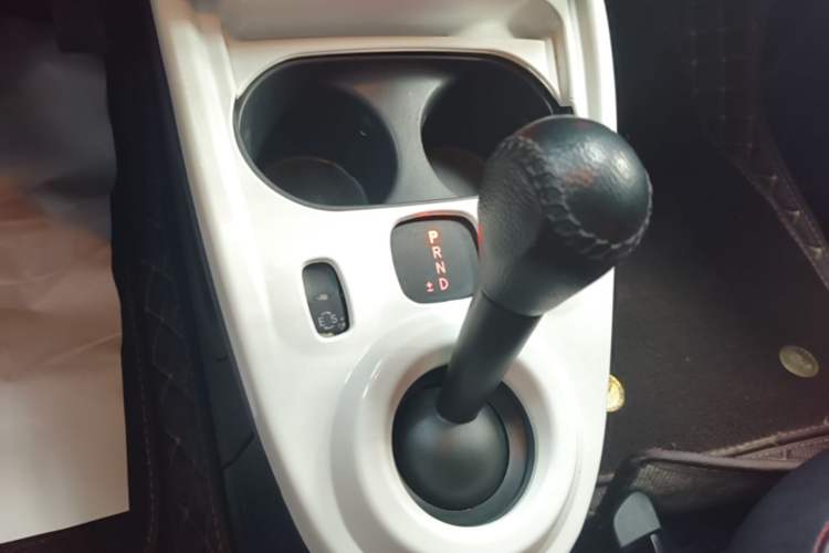 Used smart fortwo 2015 1.0L 52 kW hardtop Dynamic version Gear Lever
