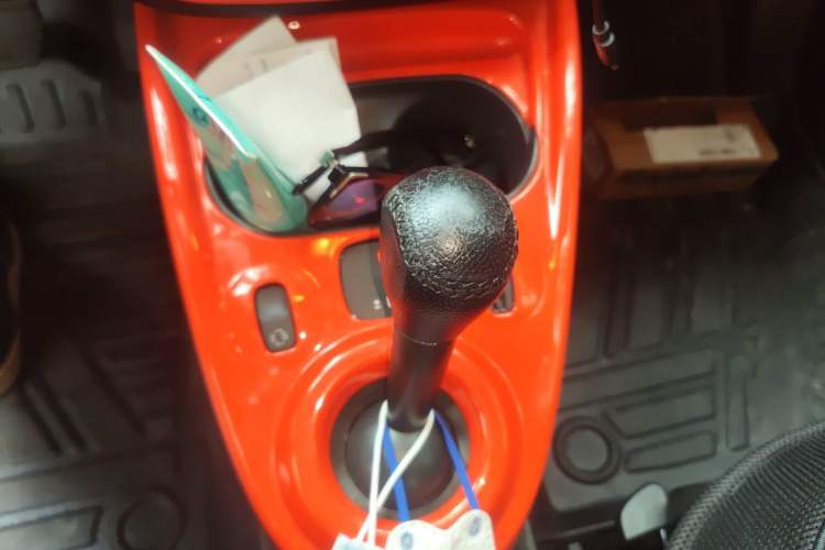 Used smart fortwo 2015 1.0L 52 kW Hardtop Passion Edition Gear Lever