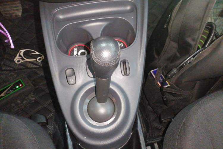 Used smart fortwo 2015 1.0L 52 kW hardtop Dynamic version Gear Lever