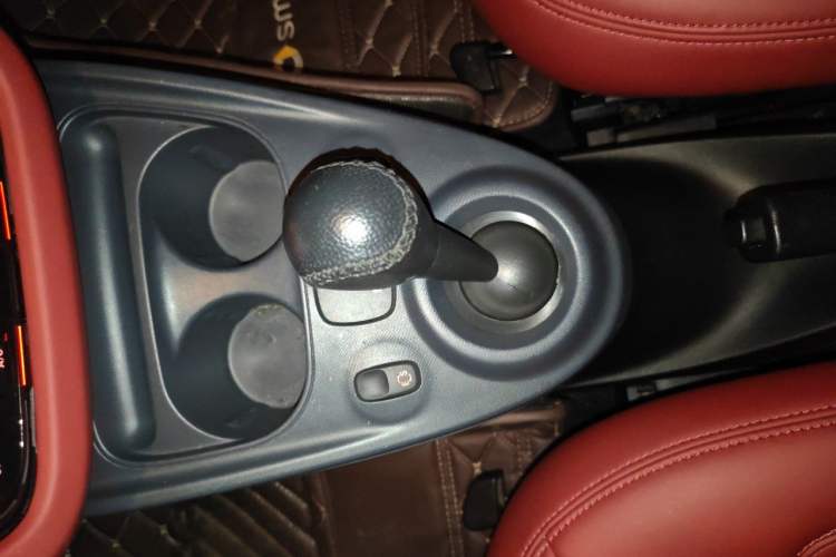 Used smart fortwo 2015 1.0L 52 kW hardtop Dynamic version Gear Lever