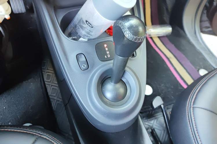 Used smart fortwo 2015 1.0L 52 kW Hardtop Passion Edition Gear Lever