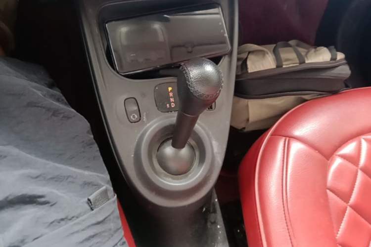 Used smart fortwo 2015 1.0L 52 kW Hardtop Passion Edition Gear Lever