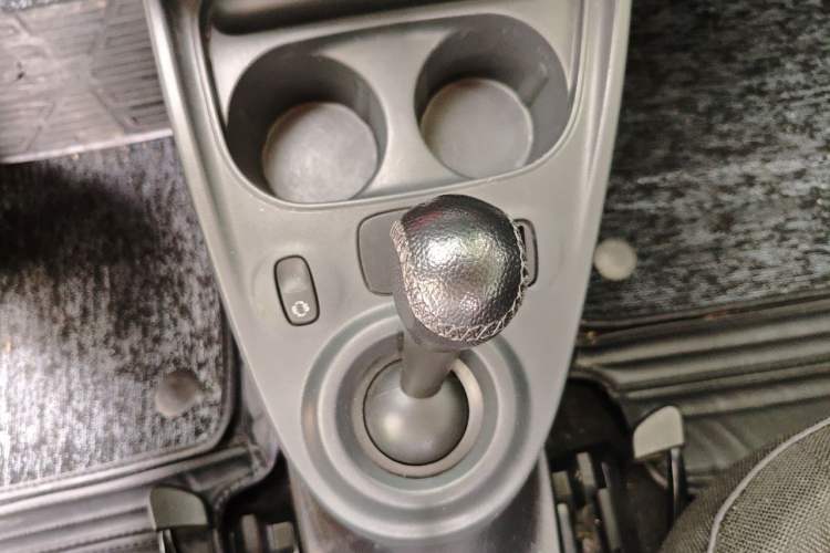 Used smart fortwo 2015 1.0L 52 kW hardtop Dynamic version Gear Lever
