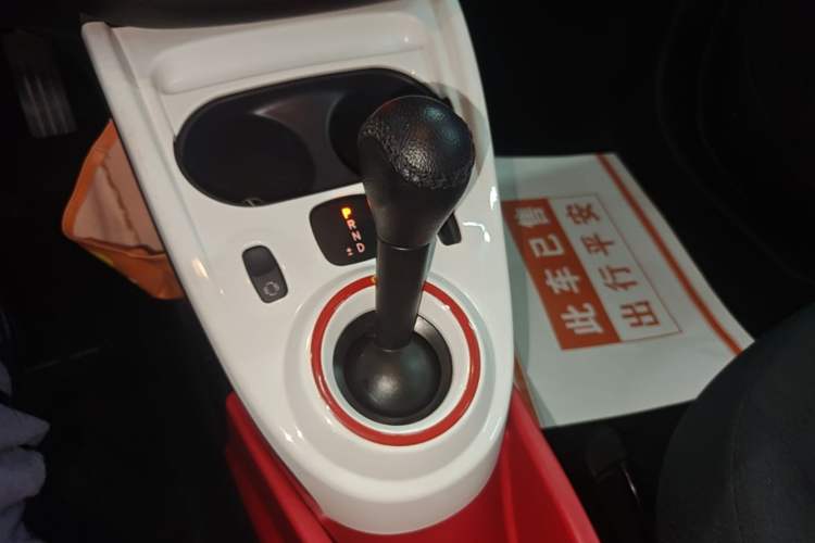 Used smart fortwo 2015 1.0L 52 kW hardtop Dynamic version Gear Lever