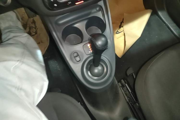 Used smart fortwo 2015 1.0L 52 kW hardtop Dynamic version Gear Lever