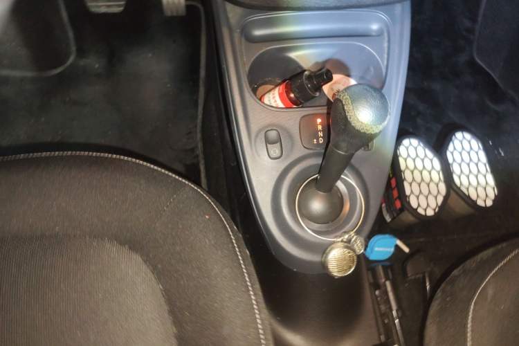 Used smart fortwo 2015 1.0L 52 kW Hardtop Passion Edition Gear Lever