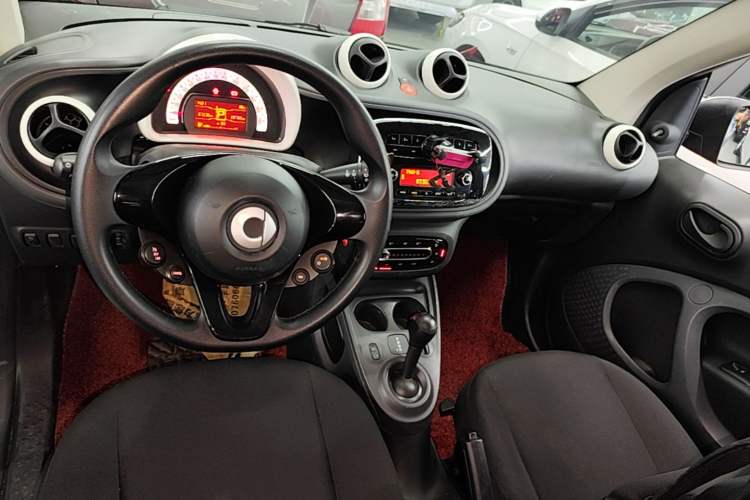 Used smart fortwo 2015 1.0L 52 kW hardtop Dynamic version Gear Lever