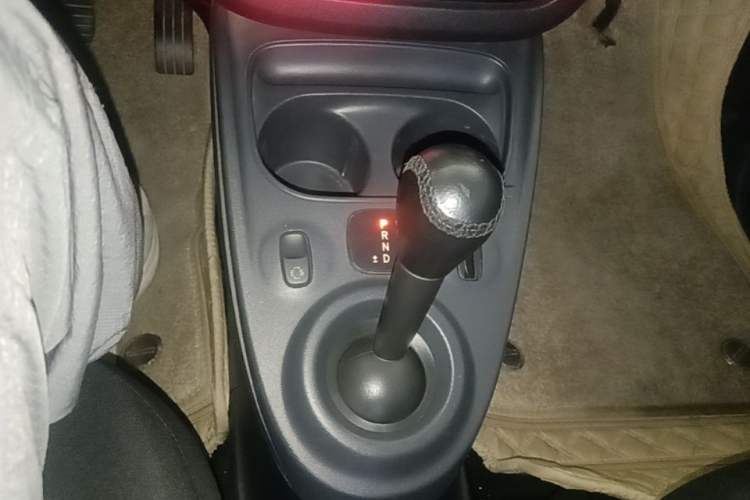 Used smart fortwo 2015 1.0L 52 kW hardtop Dynamic version Gear Lever