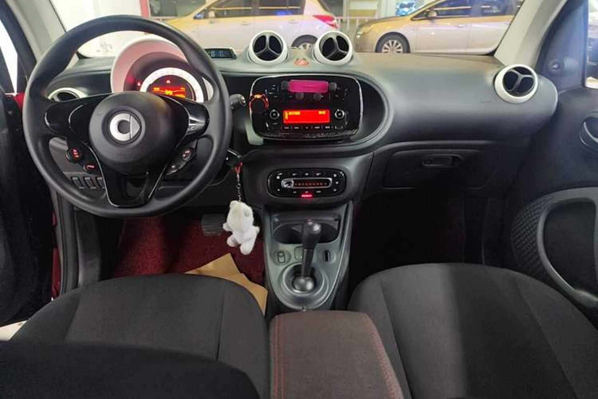 Used smart fortwo 2015 1.0L 52 kW hardtop Dynamic version Gear Lever