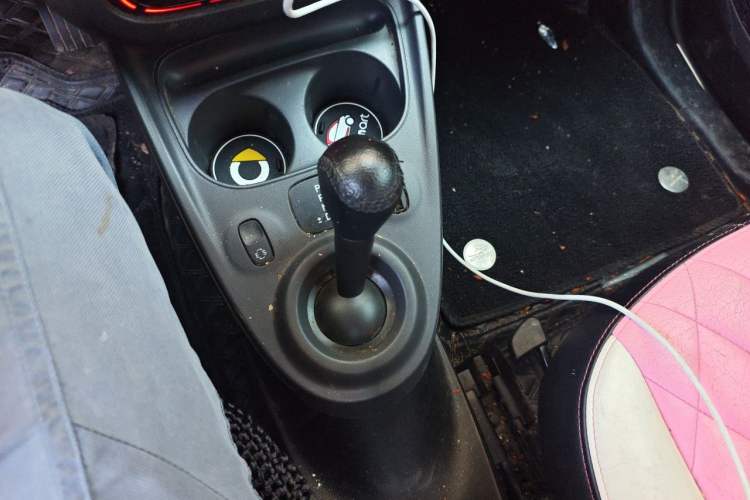 Used smart fortwo 2015 1.0L 52 kW hardtop Dynamic version Gear Lever