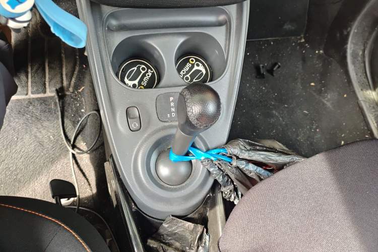 Used smart fortwo 2015 1.0L 52 kW Hardtop Passion Edition Gear Lever