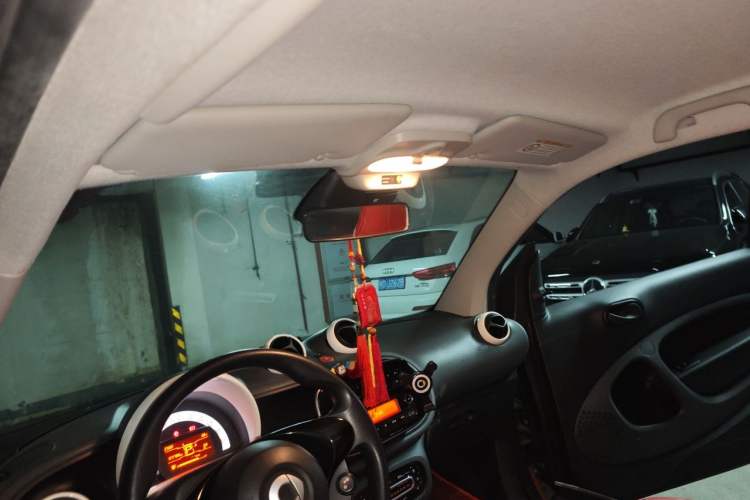 Used smart fortwo 2015 1.0L 52 kW hardtop Dynamic version Headliner