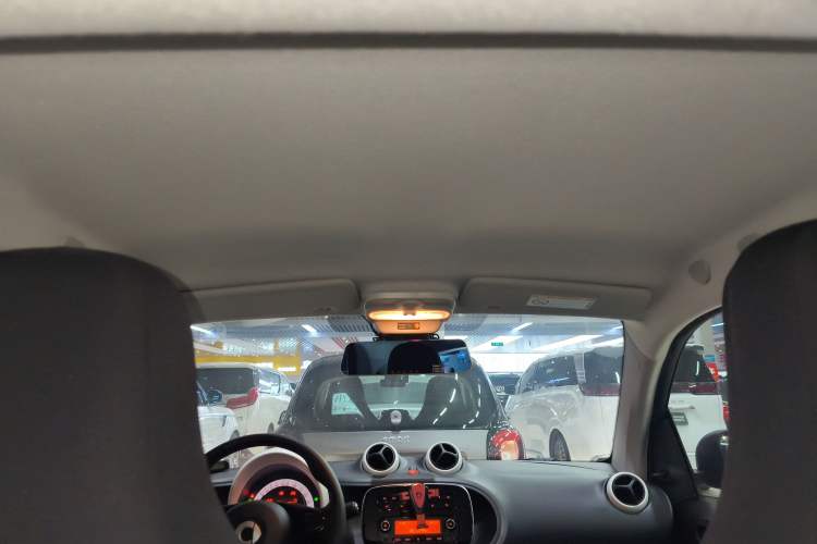 Used smart fortwo 2015 1.0L 52 kW hardtop Dynamic version Headliner