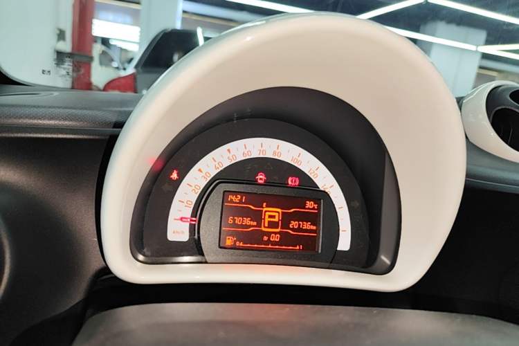 Used smart fortwo 2015 1.0L 52 kW hardtop Dynamic version Instrument Cluster