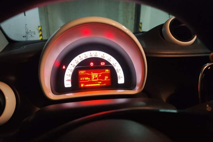Used smart fortwo 2015 1.0L 52 kW hardtop Dynamic version Instrument Cluster