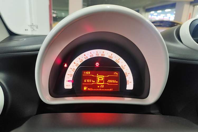Used smart fortwo 2015 1.0L 52 kW hardtop Dynamic version Instrument Cluster