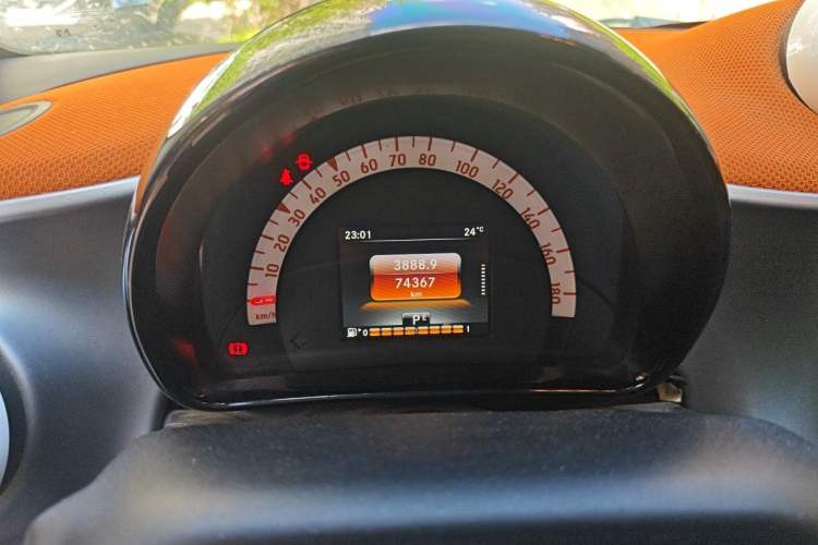 Used smart fortwo 2015 1.0L 52 kW Hardtop Passion Edition Instrument Cluster
