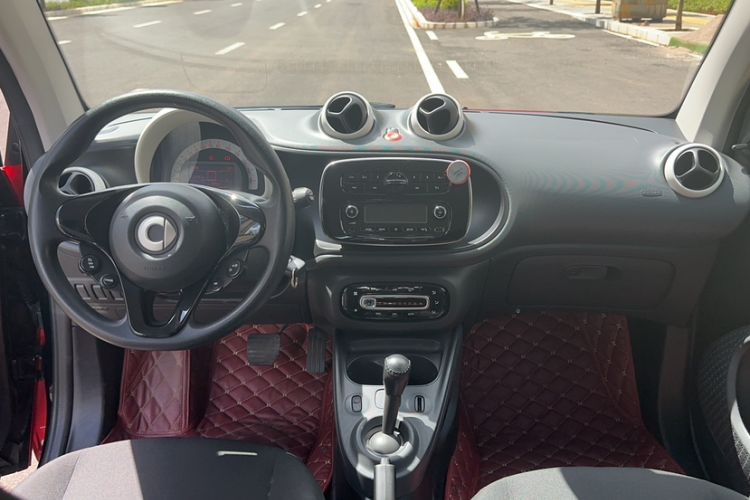 Used smart fortwo 2015 1.0L 52 kW hardtop Dynamic version Interior 1
