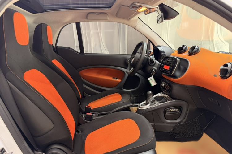 Used smart fortwo 2015 1.0L 52 kW Hardtop Passion Edition Interior 2