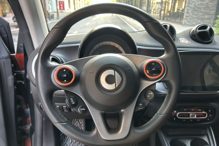 Used smart fortwo 2015 1.0L 52 kW Hardtop Passion Edition Interior 2