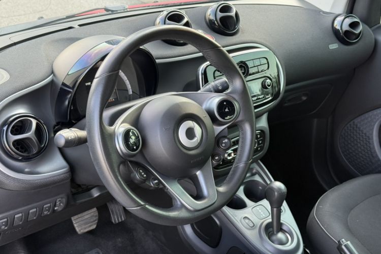 Used smart fortwo 2015 1.0L 52 kW Hardtop Passion Edition Interior 2