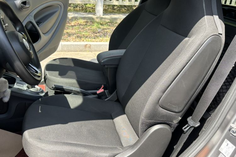 Used smart fortwo 2015 1.0L 52 kW hardtop Dynamic version Interior 2