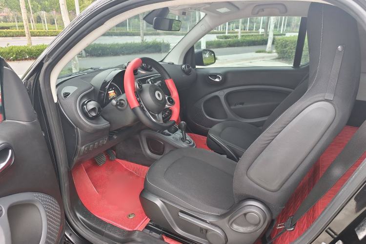 Used smart fortwo 2015 1.0L 52 kW Hardtop Passion Edition Interior 2