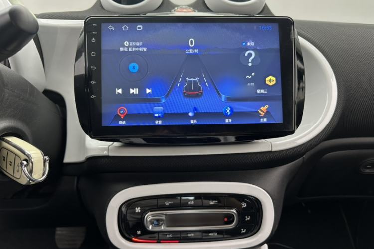 Used smart fortwo 2015 1.0L 52 kW Hardtop Passion Edition Interior 3