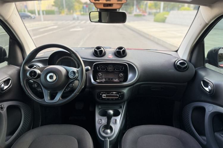 Used smart fortwo 2015 1.0L 52 kW Hardtop Passion Edition Interior 3