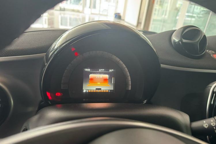 Used smart fortwo 2015 1.0L 52 kW Hardtop Passion Edition Interior 3