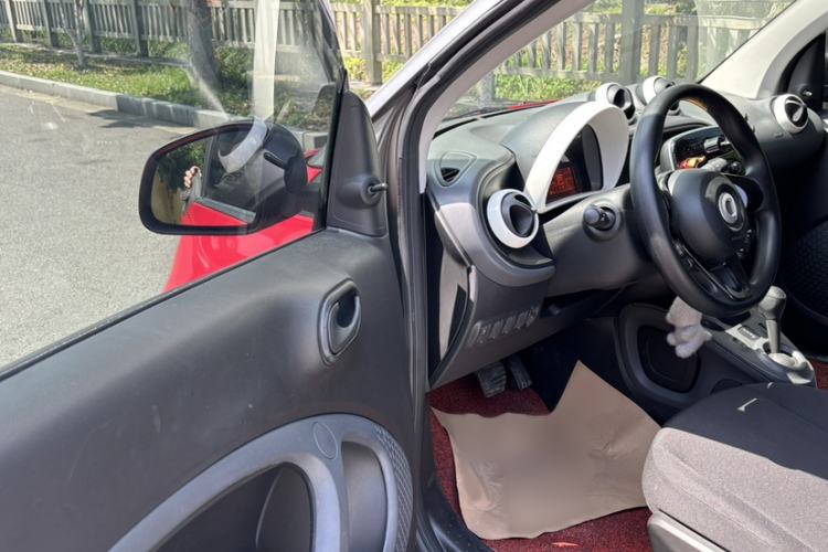 Used smart fortwo 2015 1.0L 52 kW hardtop Dynamic version Interior 3