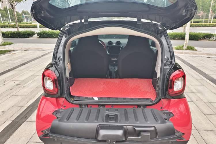 Used smart fortwo 2015 1.0L 52 kW Hardtop Passion Edition Interior 3