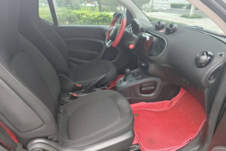 Used smart fortwo 2015 1.0L 52 kW Hardtop Passion Edition Interior 4