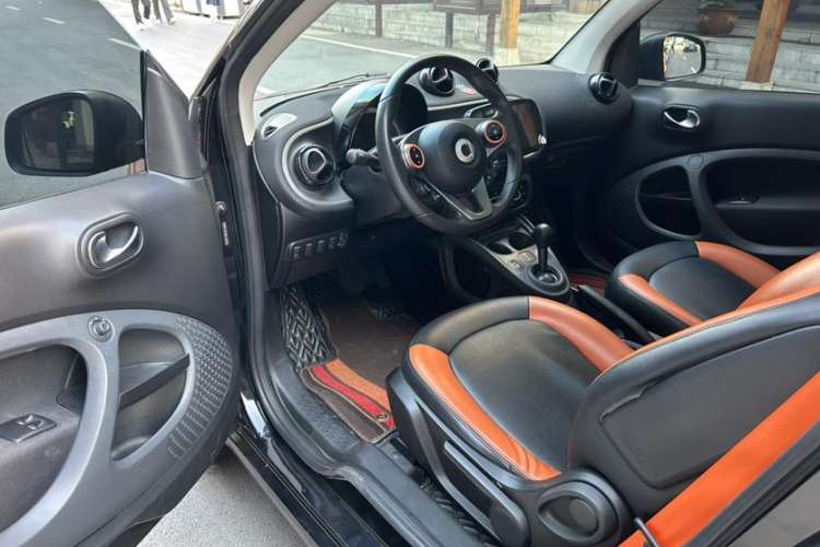 Used smart fortwo 2015 1.0L 52 kW Hardtop Passion Edition Interior 5
